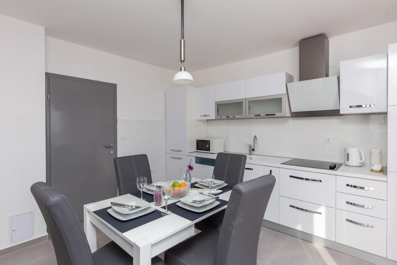 Apartments Villa Enzian 米利尼 外观 照片